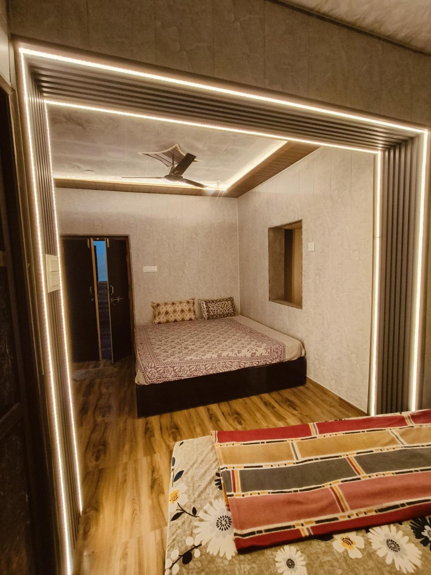 Namo Guest House Only For Indians Váránasí Exteriér fotografie